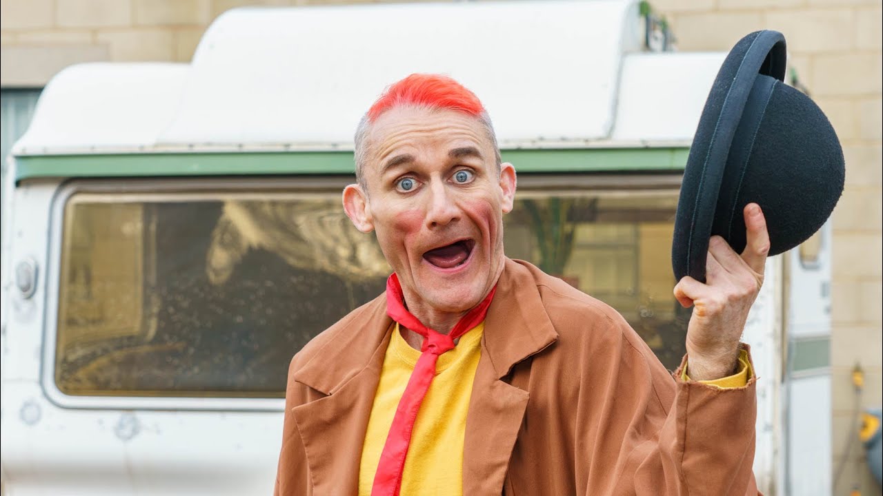 Video Safari Meets with Tweedy the clown Stroud Times