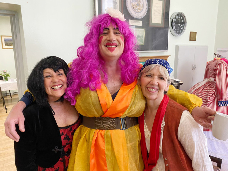 Oh Yes It Is, Oh No It Isn’t! Slimbridge celebrate